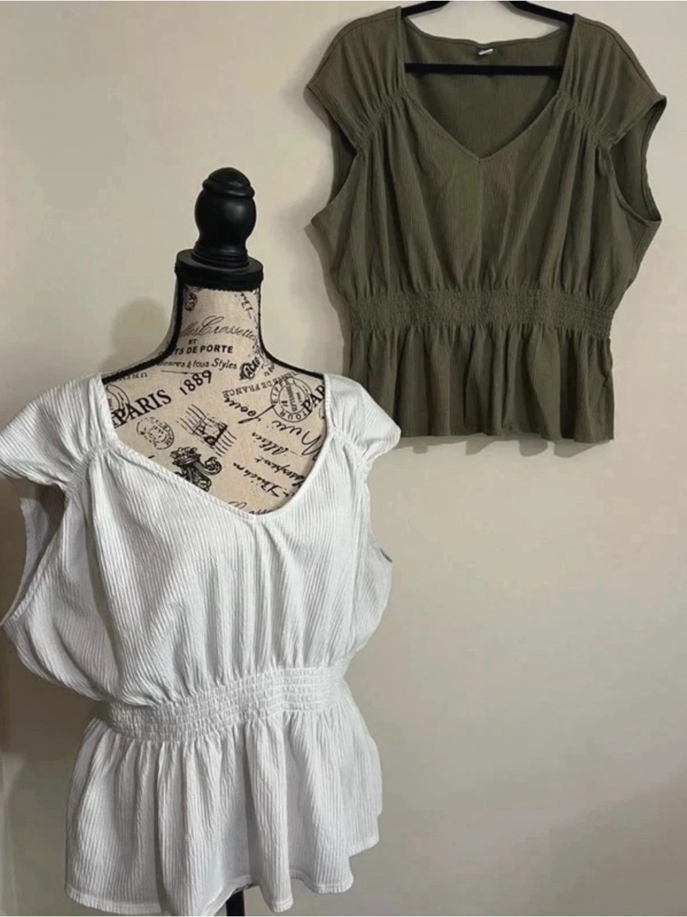 Old Navy Women's Smocked Waist V-Neck Peplum Top White Green 2x